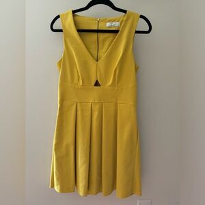 ModCloth Closet Golden Yellow Gold Zipper Keyhole Peekaboo Size **UK 14**